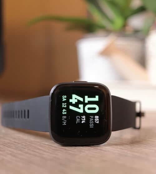 recensione fitbit versa 2: il design è uno dei punti forti dello smartwatch