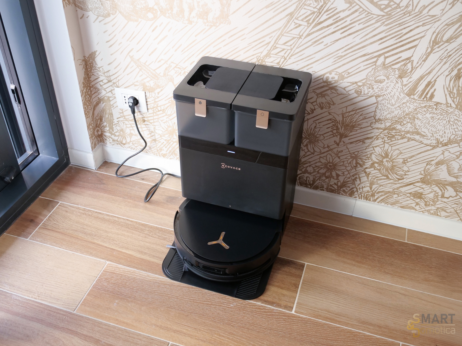 Recensione ECOVACS DEEBOT X8 PRO OMNI: il robot senza torretta e con panno a rullo