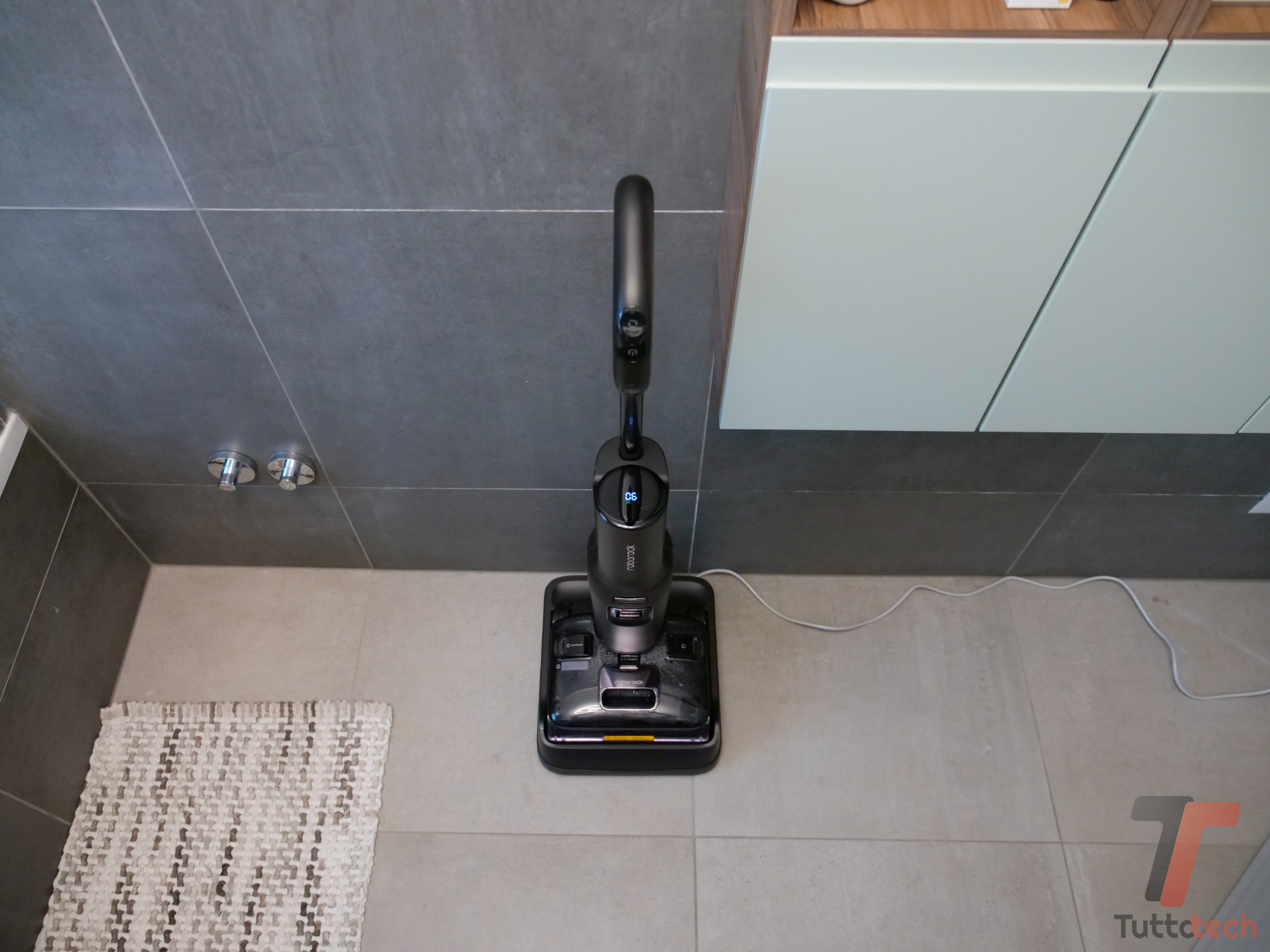 Roborock F25 Ultra in offerta: la lavapavimenti a vapore e acqua calda con 150€ di sconto su Amazon