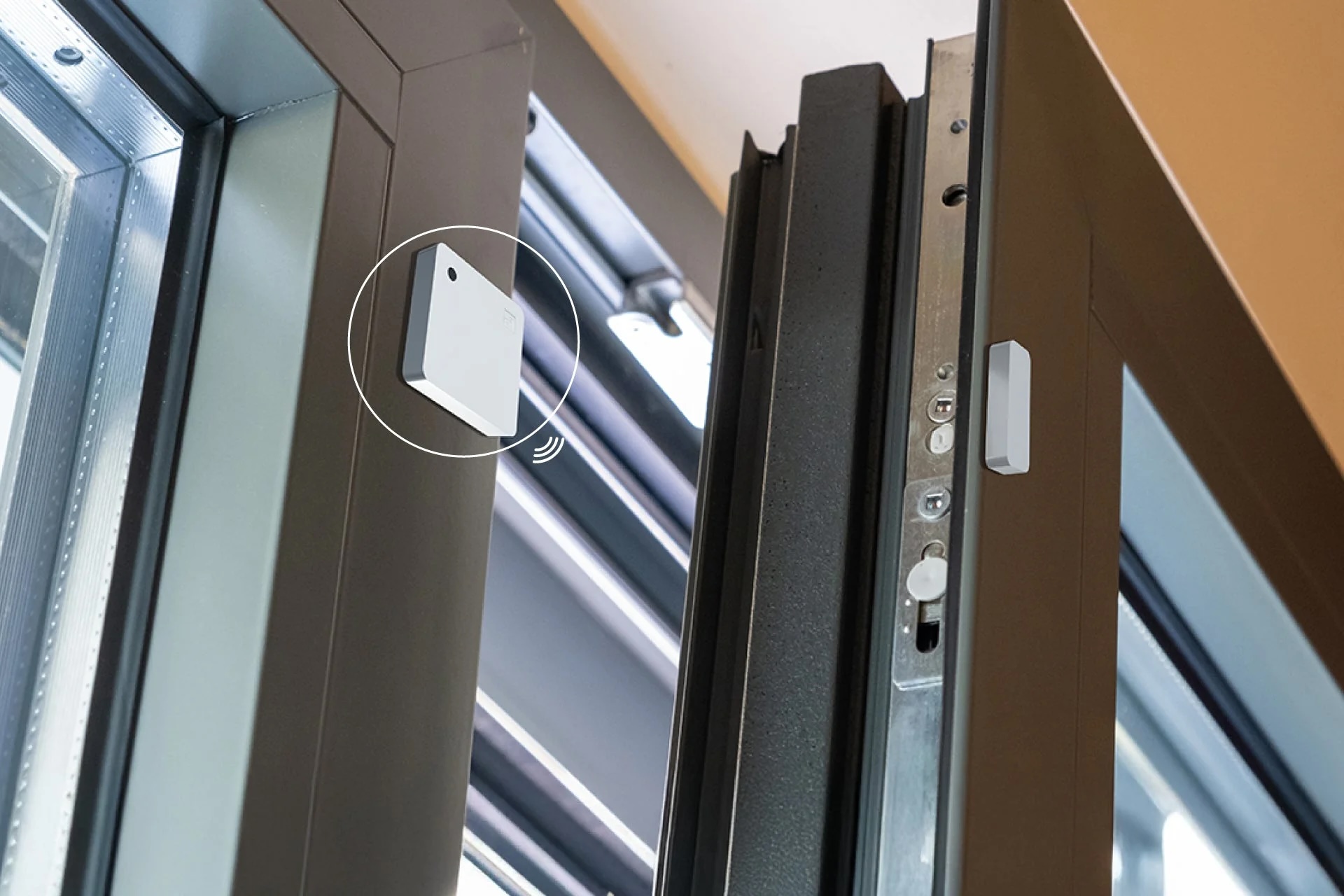 Wave Door Window Long Range