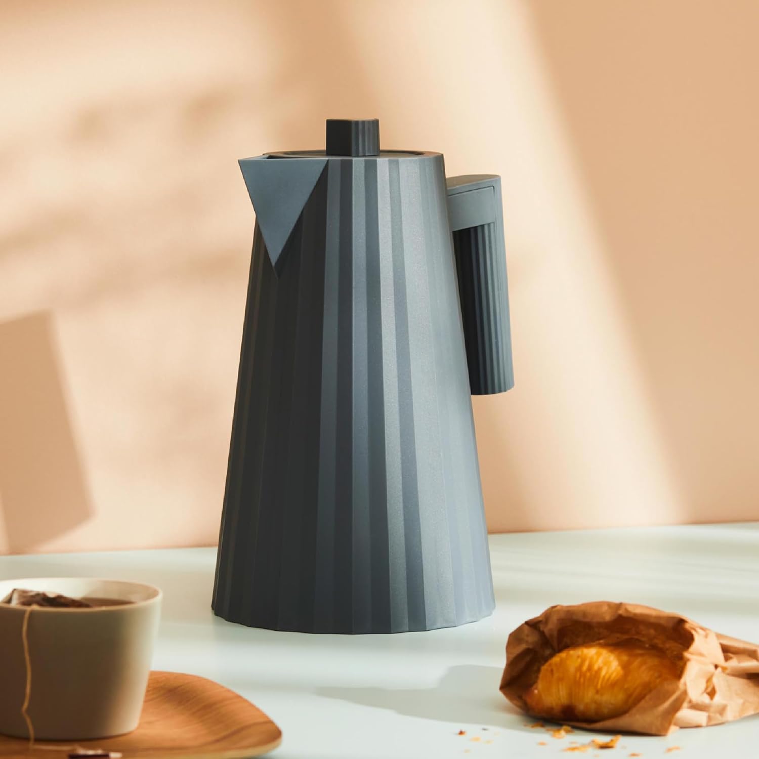 Offerta imperdibile su Amazon: risparmia 42€ sul bollitore elettrico Alessi Plissé