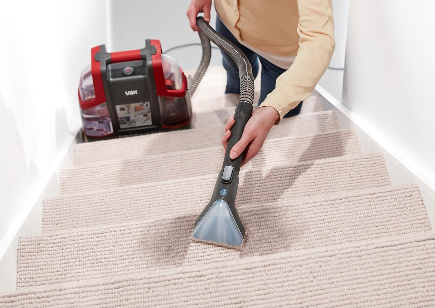 Addio macchie su divani e tappeti: Vax SpotWash è in offerta imperdibile su Amazon