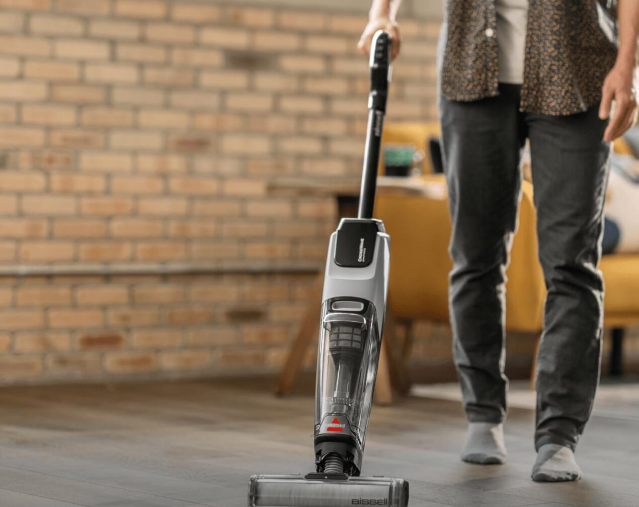Bissell CrossWave OmniForce: il lavapavimenti cordless che aspira e lava scende a 199€