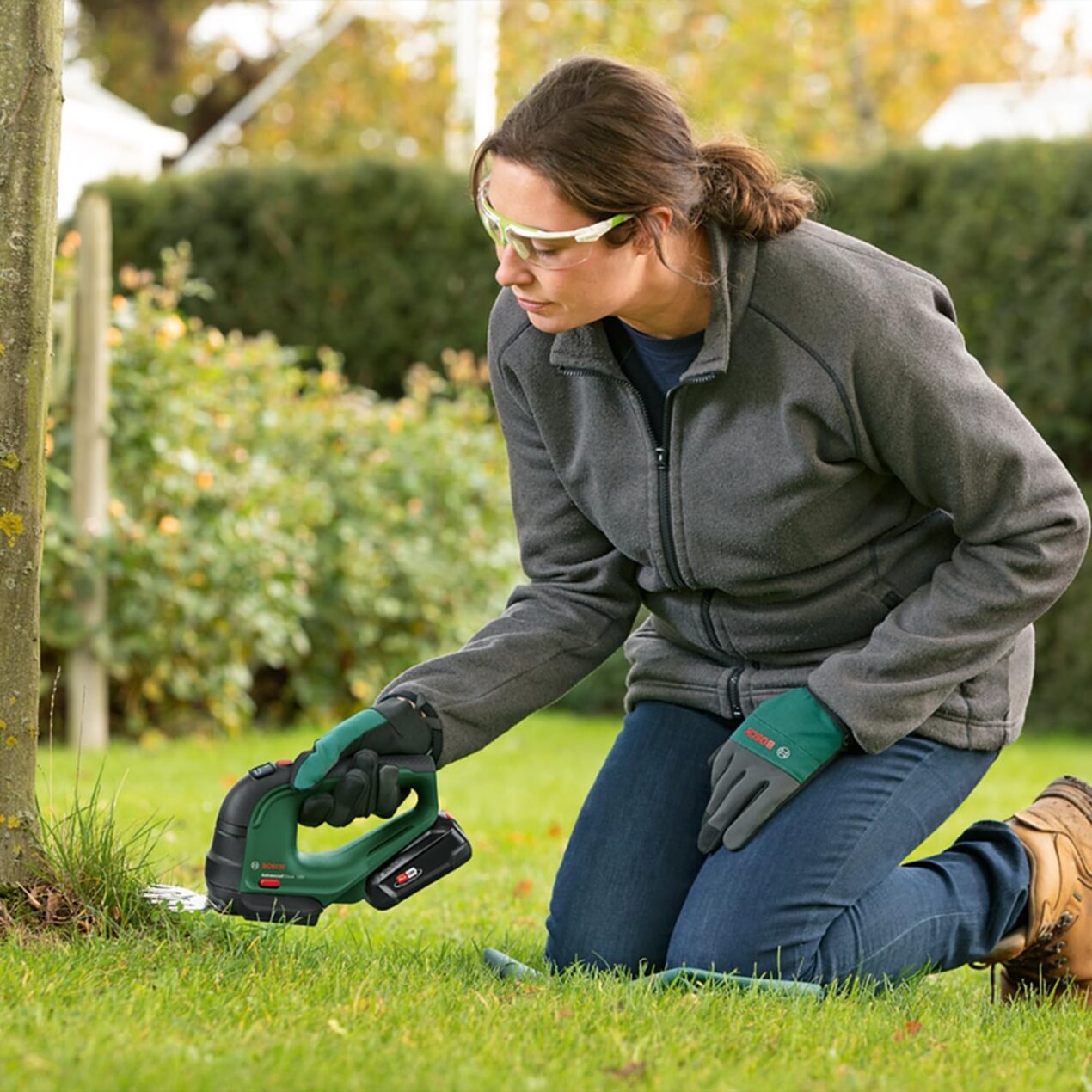 Cesoia Bosch 18V-10 in offerta: sconto 33% per il giardino su Amazon