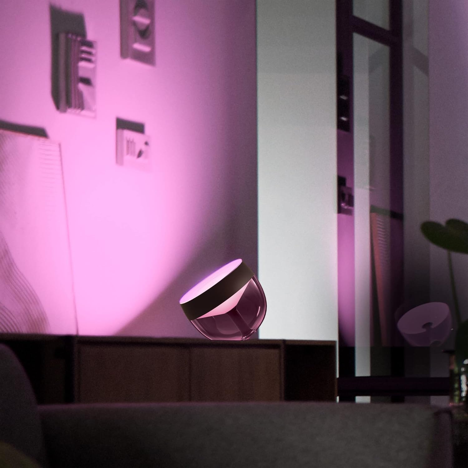 Philips Hue Iris al minimo storico: l'icona del design luminoso crolla a 77€ su Amazon