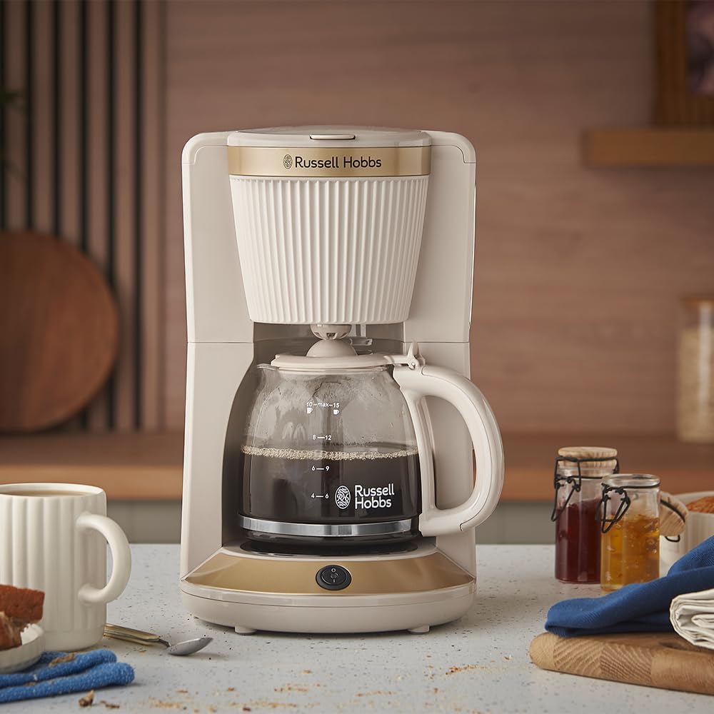Caffè filtro perfetto e design elegante: la macchina Russell Hobbs è a prezzo regalo su Amazon