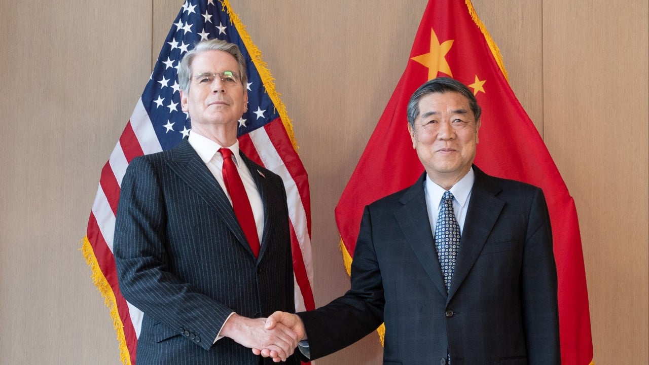 Usa-Cina, accordo storico sull’IA: una hotline per le minacce globali