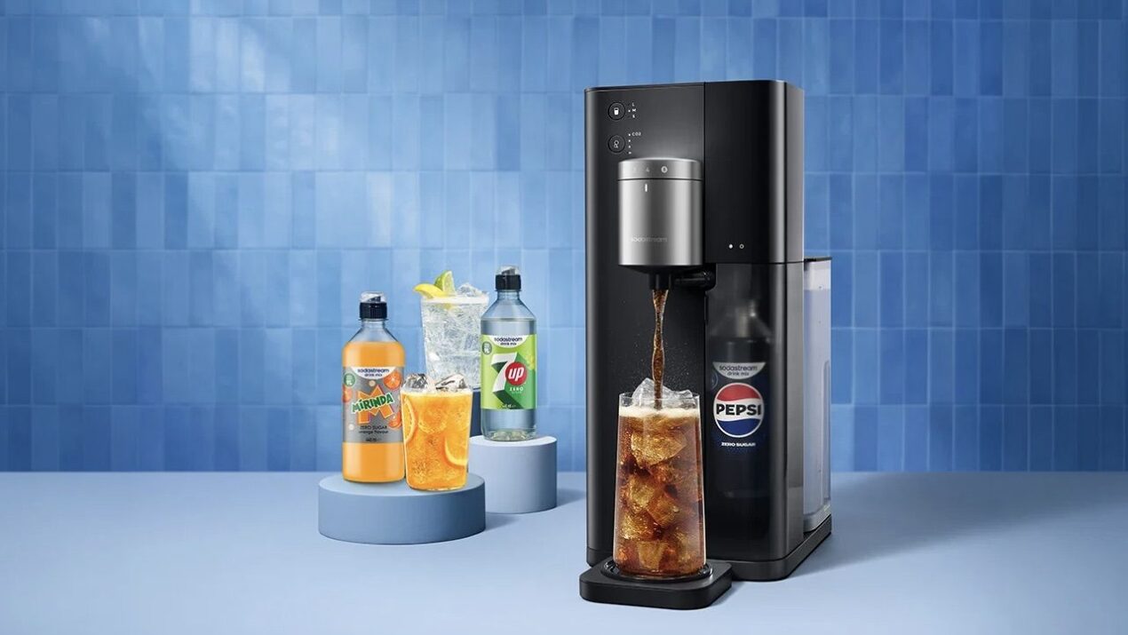 SodaStream Ultimate, il gasatore smart che prepara le bibite da solo: prezzo e come funziona