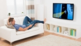 Distanza TV divano ideale: come calcolare quella giusta